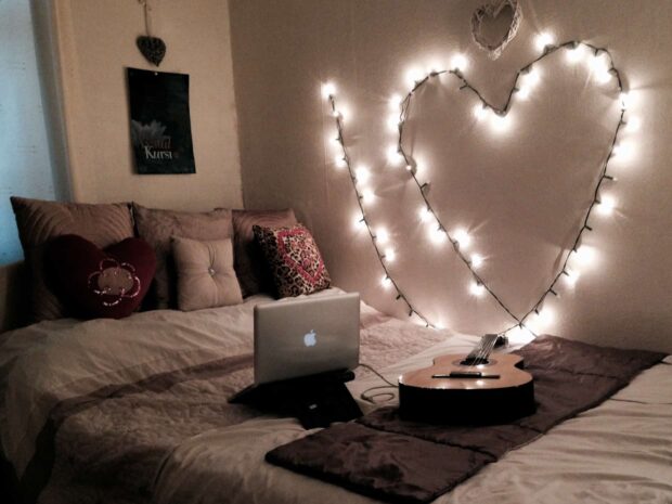 13 DIY Ways to Decorate your Bedroom With String Lights - String Lights DIY Ideas, string lights, diy String Lights