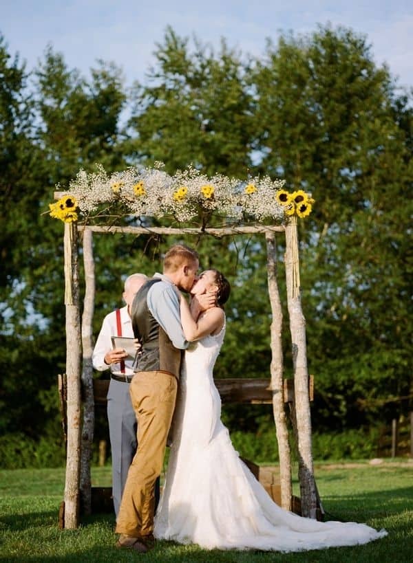 13 DIY Wedding Arches For the Perfect I Do Moment - WREATHS Wedding Arches, Wedding Arches, DIY Wedding Arches, A-FRAMES Wedding arches