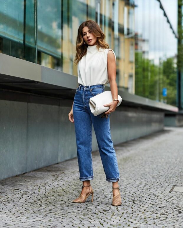 13 Ways to Look Feminine in Baggy Jeans - Baggy Jeans outfit ideas, baggy jeans, Baggy Jean