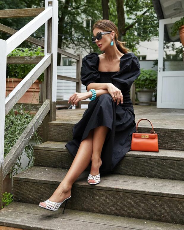www.shortstoriesandskirts.com www.shortstoriesandskirts.com