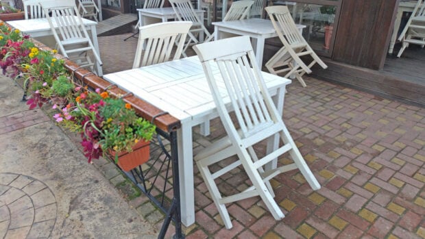 Tips on How to Buy Outdoor Furniture for Your Restaurant or Hotel - weather resistance, size, shape, Restaurant, outdoor, material, furniture
