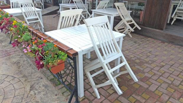 Tips on How to Buy Outdoor Furniture for Your Restaurant or Hotel - weather resistance, size, shape, Restaurant, outdoor, material, furniture