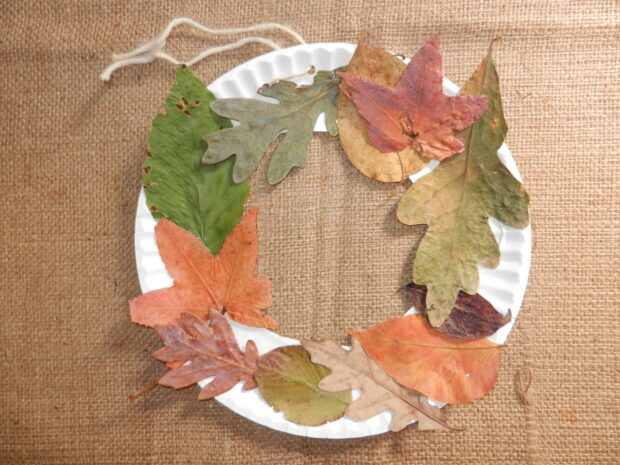 13 Easy Crafts To Make With Fall Leaves