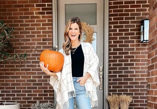 13 Cozy Fall Outfits to Wear All Season - Early-Fall Outfits, cute fall outfit, cozy outfit, cozy fall outfit ideas, Cozy Fall Outfit