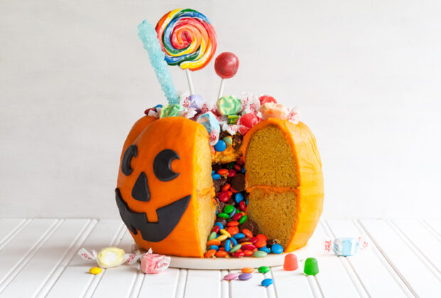 13 Spooky Halloween Desserts to Make This October - Halloween desserts, Halloween Dessert Ideas for Kids, Halloween Dessert