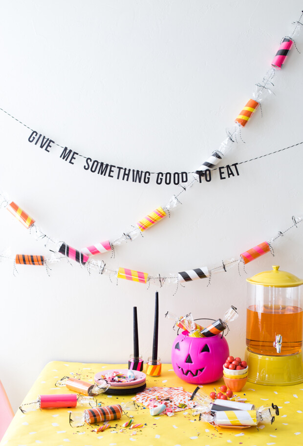 14 Spooktacular DIY Halloween Decorations (Part 2) - Dollar Store DIY Halloween Decor, diy Halloween decorations, DIY Halloween Decor