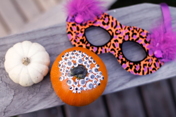 14 Spooktacular DIY Halloween Decorations (Part 2) - Dollar Store DIY Halloween Decor, diy Halloween decorations, DIY Halloween Decor