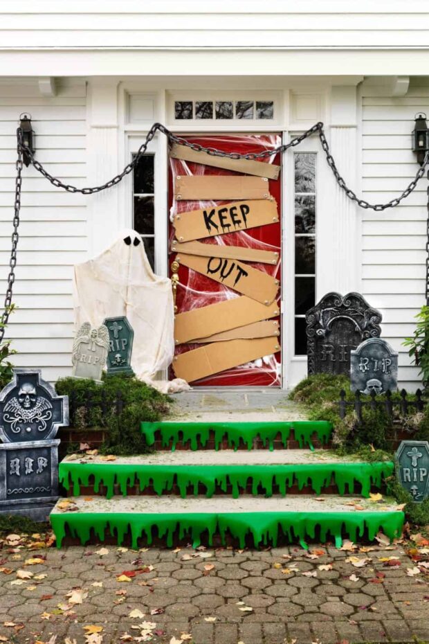 13 DIY Scary and Fun Halloween Door Decoration Ideas - Halloween Door Decoration Ideas, Halloween Door Decoration, DIY Halloween Door Decor, DIY Halloween Door