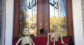 13 DIY Scary and Fun Halloween Door Decoration Ideas