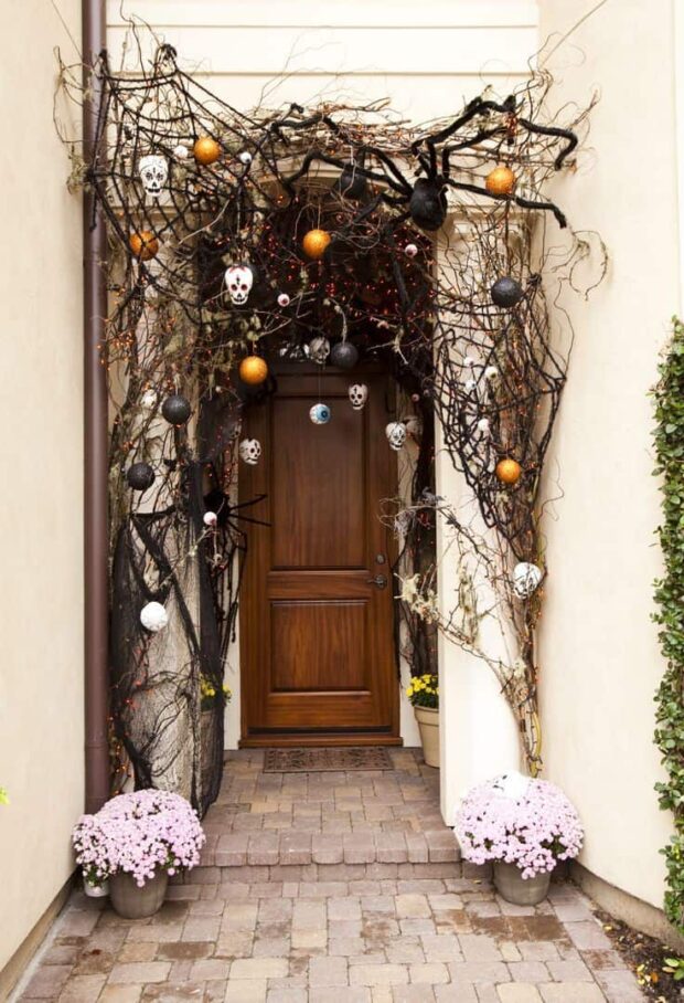 13 DIY Scary and Fun Halloween Door Decoration Ideas - Halloween Door Decoration Ideas, Halloween Door Decoration, DIY Halloween Door Decor, DIY Halloween Door