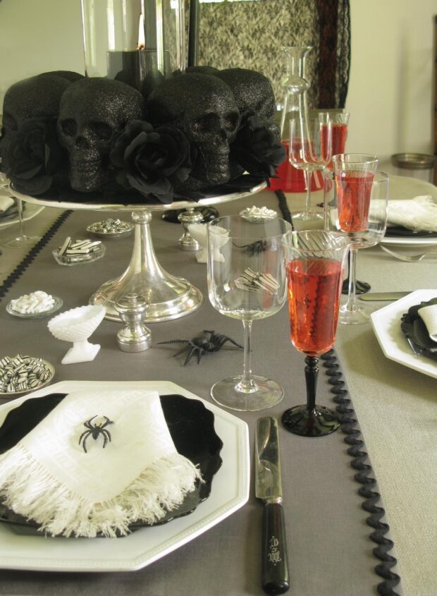 14 Halloween Centerpieces You Can Easily DIY (Part 1) - Halloween Centerpieces, Halloween Centerpiece, diy Halloween decorations, diy Halloween Centerpieces