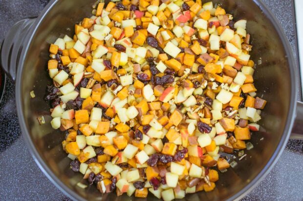 13 Classic Thanksgiving Side Dishes To Make For The Holiday - Traditional Thanksgiving Recipes, Thanksgiving side dishes, Thanksgiving Side Dish Recipes, Thanksgiving recipes