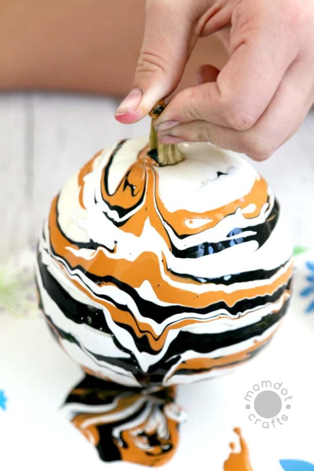 13 Creative DIY Halloween Pumpkins - Halloween Pumpkins, DIY pumpkins, DIY Halloween Pumpkins, DIY Halloween Pumpkin, DIY Halloween Decor