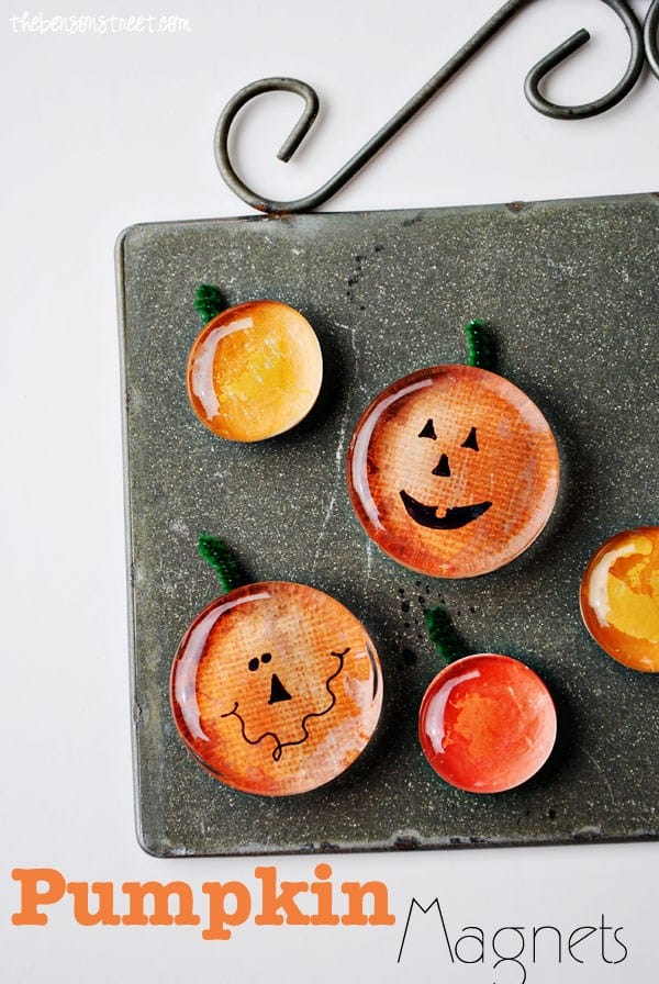 13 Easy Halloween Crafts You Can DIY - Outdoor DIY Halloween Crafts, Halloween Crafts for Kids, halloween crafts, DIY Halloween Crafts