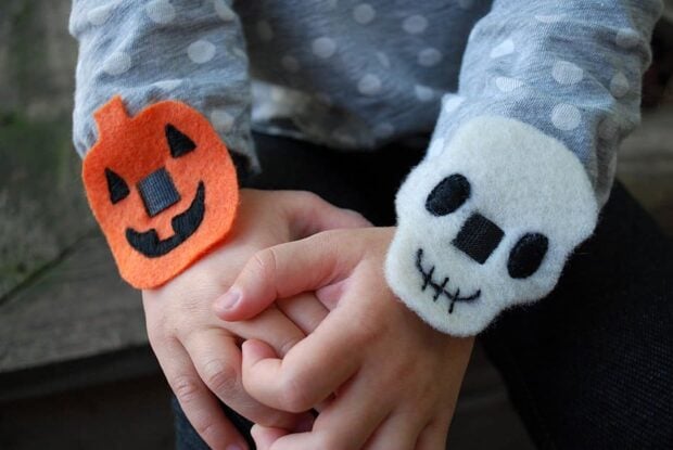 13 Easy Halloween Crafts You Can DIY - Outdoor DIY Halloween Crafts, Halloween Crafts for Kids, halloween crafts, DIY Halloween Crafts
