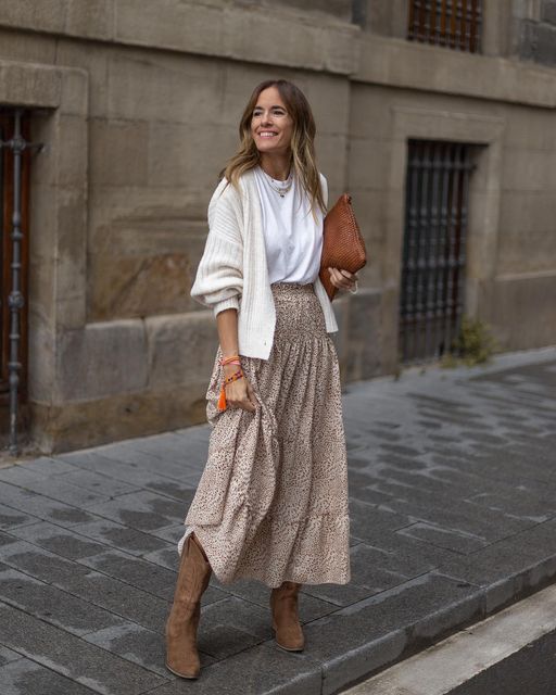 How To Style A Midi Skirt For Fall: 13 Great Outfit Ideas - Midi Skirt For Fall, fall midi skirt outfit, fall midi skirt