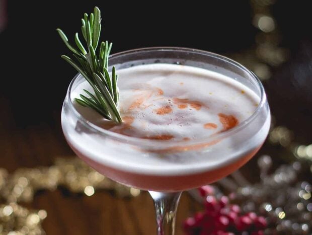 13 Best Cocktail Recipes for Winter - winter Cocktail Recipes, Festive Christmas Cocktail Recipes, Cocktail Recipes for Winter, Cocktail recipes