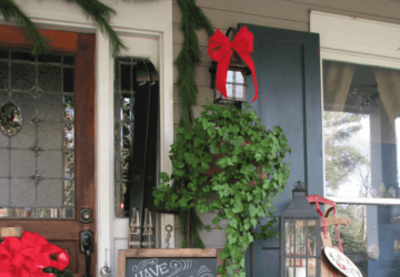 13 Ways to Decorate Your Front Porch for Christmas - Rustic DIY Christmas Outdoor Decorations, Rustic DIY Christmas Decor Ideas for Front Porch, front porch design