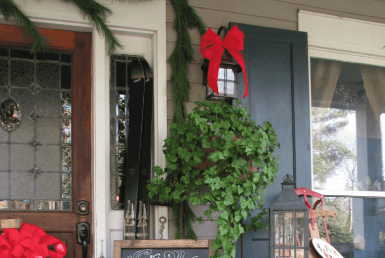 13 Ways to Decorate Your Front Porch for Christmas 13 Ways to Decorate Your Front Porch for Christmas - Rustic DIY Christmas Outdoor Decorations, Rustic DIY Christmas Decor Ideas for Front Porch, front porch design
