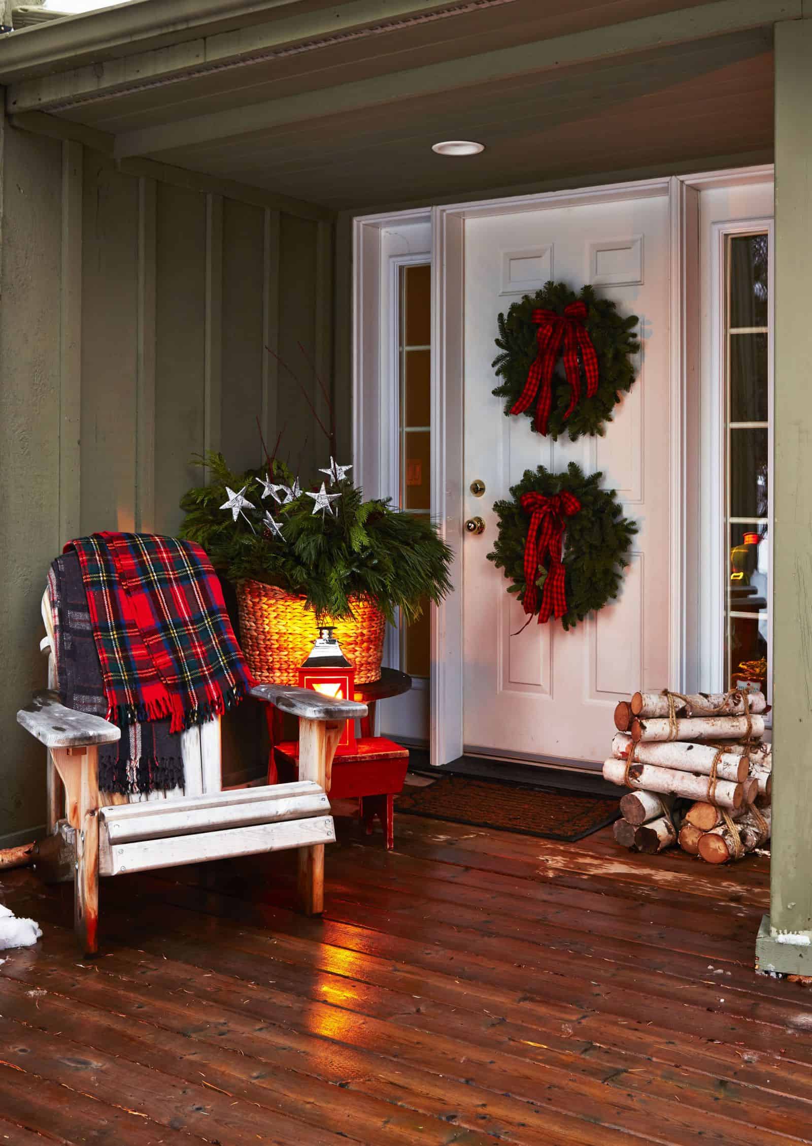 13 Ways to Decorate Your Front Porch for Christmas