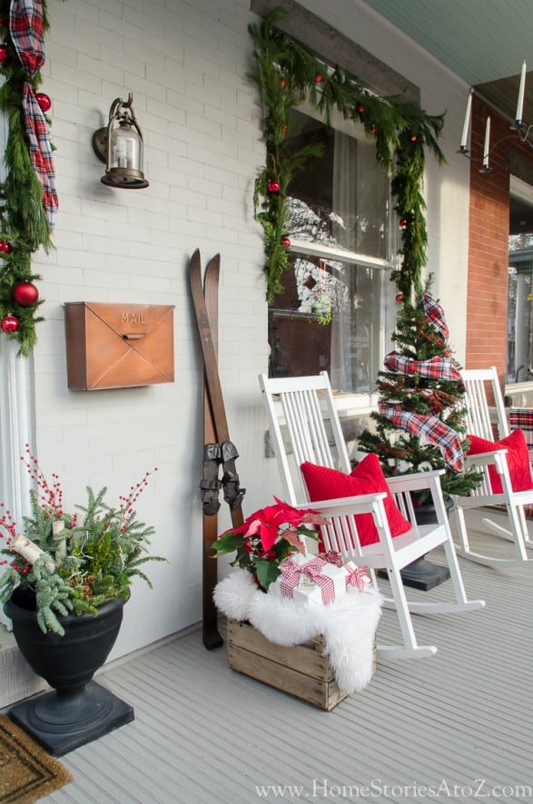 13 Ways to Decorate Your Front Porch for Christmas - Rustic DIY Christmas Outdoor Decorations, Rustic DIY Christmas Decor Ideas for Front Porch, front porch design