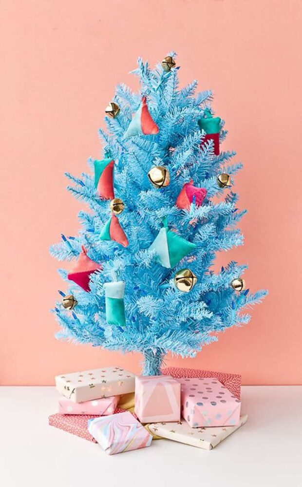 13 DIY Blue Christmas Decor Ideas to Display This Holiday Season - diy christmas decor, DIY Blue Christmas Decor, Blue Christmas Decor, blue