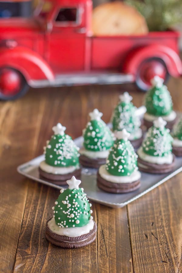 13 Festive Christmas Desserts to Get You in the Sweet Holiday Spirit - Finger Food Christmas Desserts, Festive Christmas Desserts, Christmas desserts