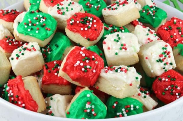 13 Festive Christmas Desserts to Get You in the Sweet Holiday Spirit - Finger Food Christmas Desserts, Festive Christmas Desserts, Christmas desserts