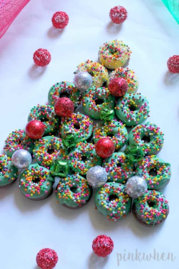 13 Festive Christmas Desserts to Get You in the Sweet Holiday Spirit - Finger Food Christmas Desserts, Festive Christmas Desserts, Christmas desserts