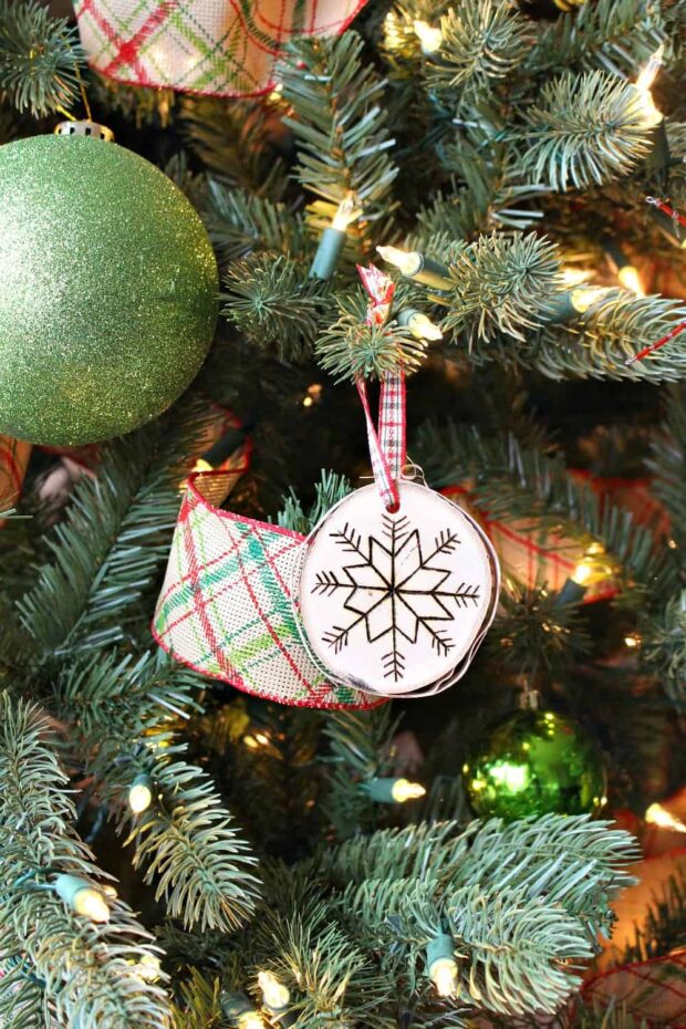 12 DIY Rustic Christmas Ornaments - Rustic Christmas Ornaments, Rustic Christmas, diy Rustic Christmas Ornaments, DIY Rustic Christmas ideas