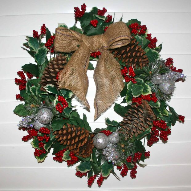 15 DIY Christmas Wreaths to Make Your Front Door as Merry as Can Be - Rustic DIY Christmas Wreaths and Centerpiece, DIY Christmas Wreaths