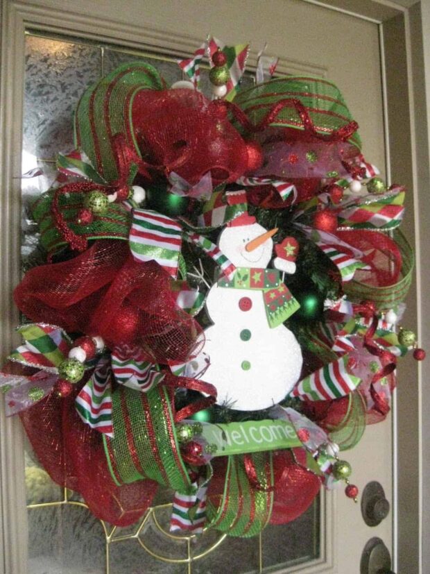 15 DIY Christmas Wreaths to Make Your Front Door as Merry as Can Be - Rustic DIY Christmas Wreaths and Centerpiece, DIY Christmas Wreaths