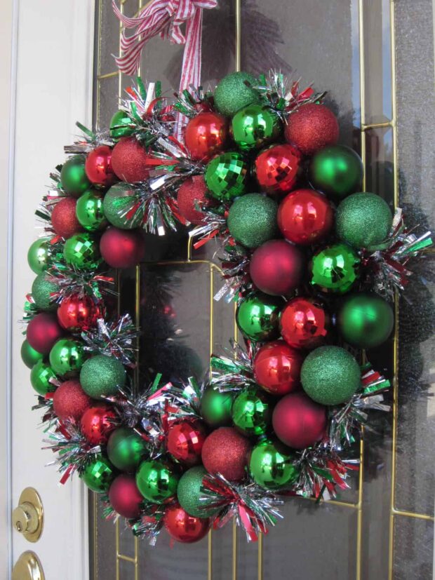 15 DIY Christmas Wreaths to Make Your Front Door as Merry as Can Be - Rustic DIY Christmas Wreaths and Centerpiece, DIY Christmas Wreaths
