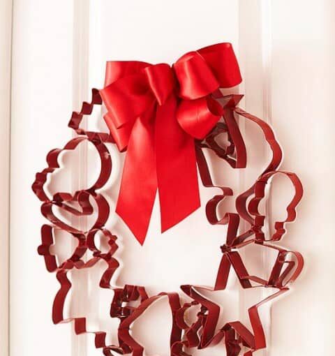 15 DIY Christmas Wreaths to Make Your Front Door as Merry as Can Be 15 DIY Christmas Wreaths to Make Your Front Door as Merry as Can Be - Rustic DIY Christmas Wreaths and Centerpiece, DIY Christmas Wreaths