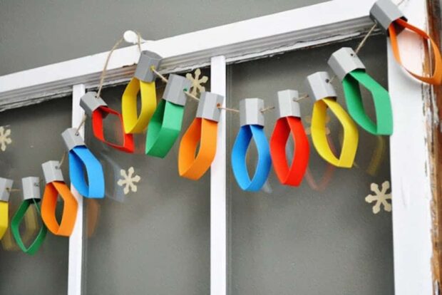 DIY Festive Christmas Wall Decor Ideas that will Instantly Get You into the Holiday Spirit - Diy Christmas, Christmas Wall Decor Ideas, Christmas Wall Decor