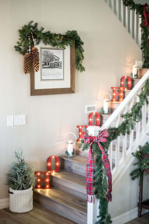 DIY Festive Christmas Wall Decor Ideas that will Instantly Get You into the Holiday Spirit - Diy Christmas, Christmas Wall Decor Ideas, Christmas Wall Decor