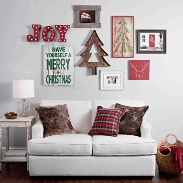 DIY Festive Christmas Wall Decor Ideas that will Instantly Get You into the Holiday Spirit - Diy Christmas, Christmas Wall Decor Ideas, Christmas Wall Decor