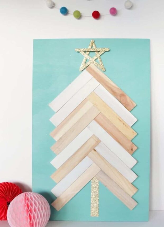 DIY Festive Christmas Wall Decor Ideas that will Instantly Get You into the Holiday Spirit - Diy Christmas, Christmas Wall Decor Ideas, Christmas Wall Decor