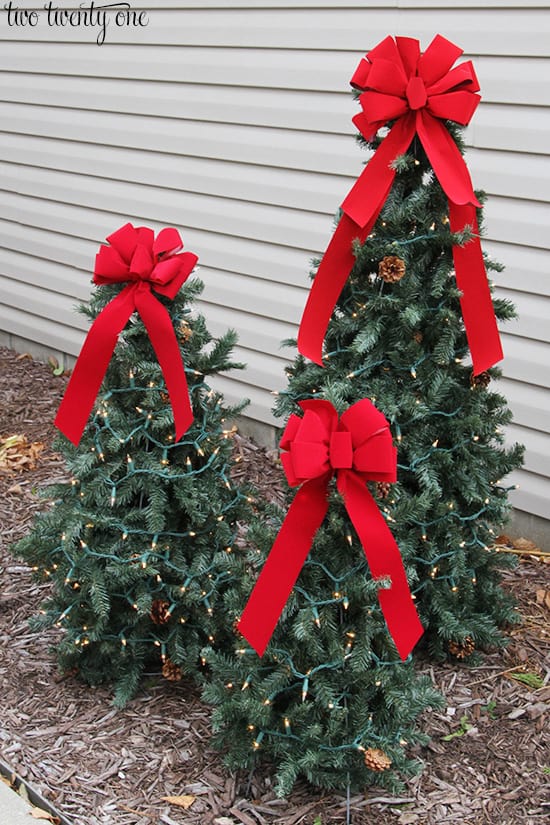 13 Best DIY Outdoor Christmas Decorations to Get Your Yard in the Spirit - Outdoor Christmas Decorations, DIY Outdoor Christmas Decorations