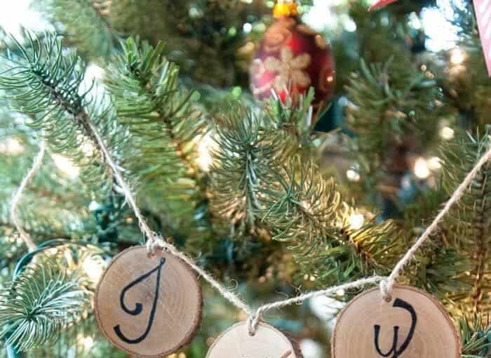 14 Rustic Farmhouse Inspired DIY Christmas Decoration Ideas 14 Rustic Farmhouse Inspired DIY Christmas Decoration Ideas - Rustic Farmhouse Inspired DIY Christmas Decoration Ideas, Rustic Farmhouse Decoration Ideas, RusChristmas Decoration Ideas