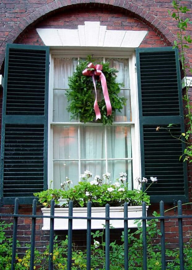 13 Whimsical DIY Christmas Window Decorations to Inspire Holiday Spirit - DIY Christmas Window Decorations, DIY Christmas Window Decoration, Christmas Window Decorations