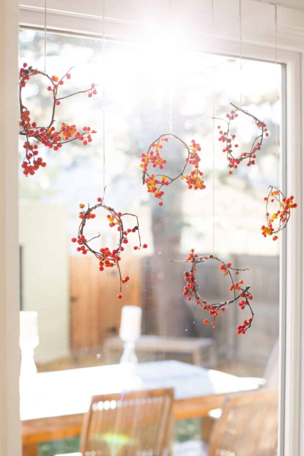 13 Whimsical DIY Christmas Window Decorations to Inspire Holiday Spirit - DIY Christmas Window Decorations, DIY Christmas Window Decoration, Christmas Window Decorations