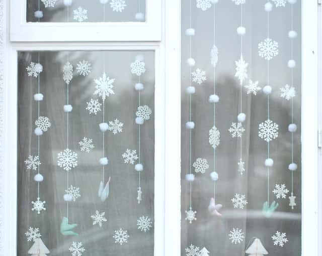 13 Whimsical DIY Christmas Window Decorations to Inspire Holiday Spirit 13 Whimsical DIY Christmas Window Decorations to Inspire Holiday Spirit - DIY Christmas Window Decorations, DIY Christmas Window Decoration, Christmas Window Decorations