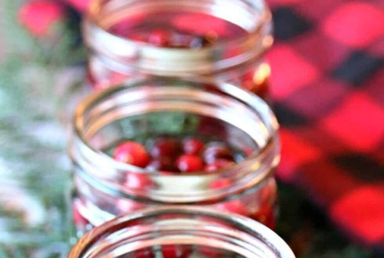 13 Pretty DIY Christmas Table Decorations 13 Pretty DIY Christmas Table Decorations - DIY Christmas Table Decorations, DIY Christmas Table Decoration, Christmas Table Decorations