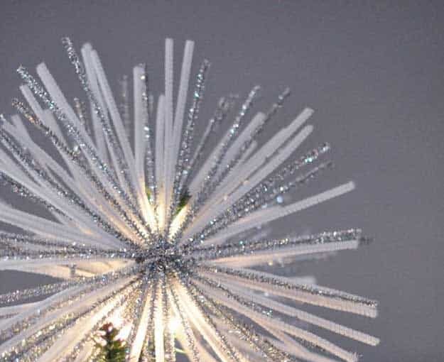 13 Spectacular DIY Christmas Tree Toppers You Can Make Yourself! 13 Spectacular DIY Christmas Tree Toppers You Can Make Yourself! - DIY Christmas Tree Toppers, DIY Christmas Tree Topper, Diy Christmas tree, DIY Christmas Table Decorations