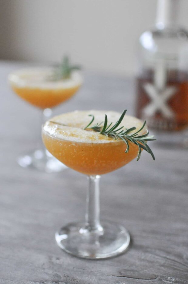 15 Christmas Cocktails to Spice Up Your Holiday Celebrations - Festive Christmas Cocktails, Christmas Cocktails recipes, Christmas Cocktails