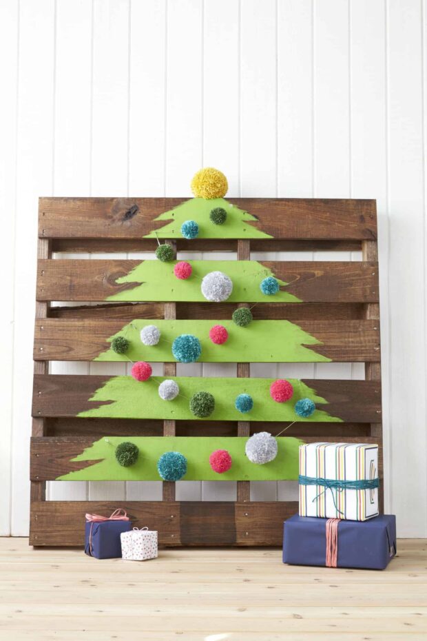 13 Easy DIY Christmas Decorations - diy Christmas decorations, DIY Christmas Centerpieces, Diy Christmas