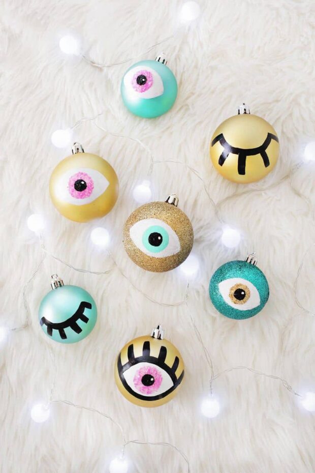 13 DIY Christmas Ornaments That'll Look Stunning on Your Tree This Year - DIY Crochet Christmas Ornaments, DIY Christmas Ornaments Kids Can Make, Diy Christmas ornaments, Christmas ornaments