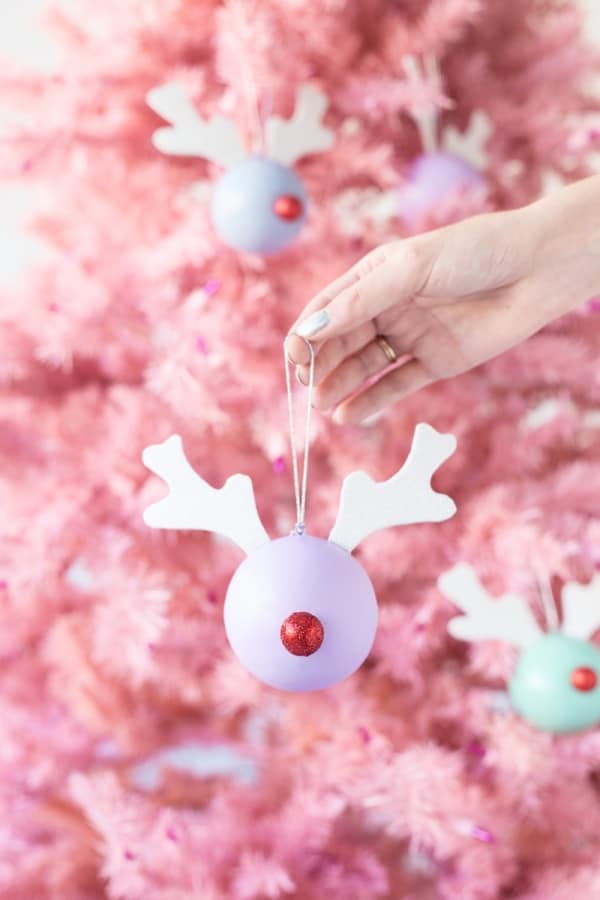 13 DIY Christmas Ornaments That'll Look Stunning on Your Tree This Year - DIY Crochet Christmas Ornaments, DIY Christmas Ornaments Kids Can Make, Diy Christmas ornaments, Christmas ornaments