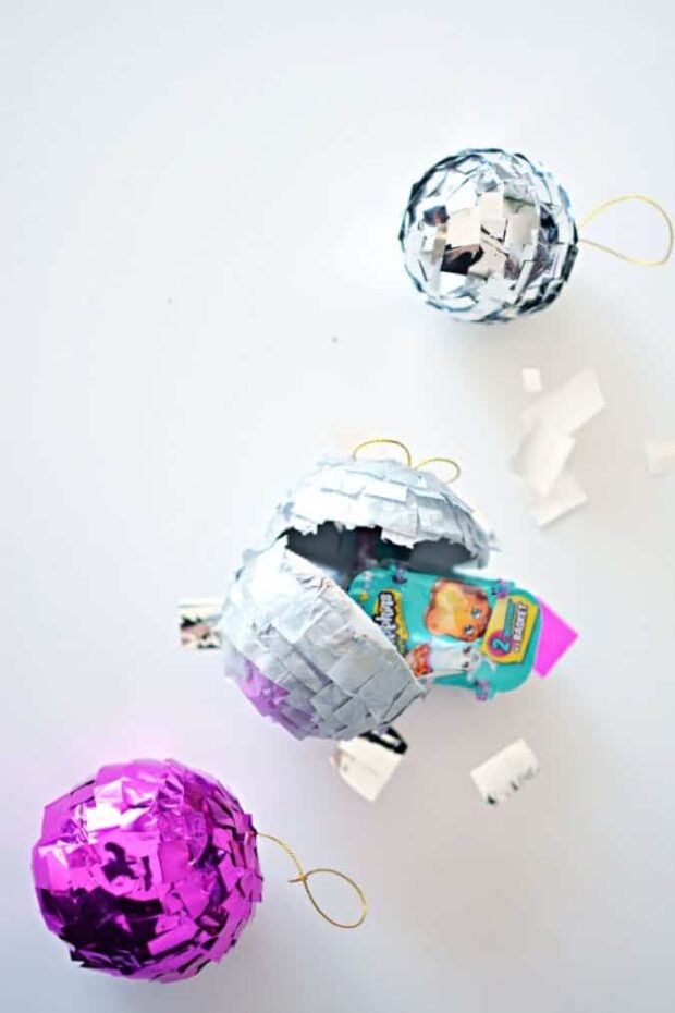 13 DIY Christmas Ornaments That'll Look Stunning on Your Tree This Year - DIY Crochet Christmas Ornaments, DIY Christmas Ornaments Kids Can Make, Diy Christmas ornaments, Christmas ornaments
